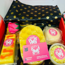 Load image into Gallery viewer, Luxurious pamper gift set with bath goodies and seasonal surprises